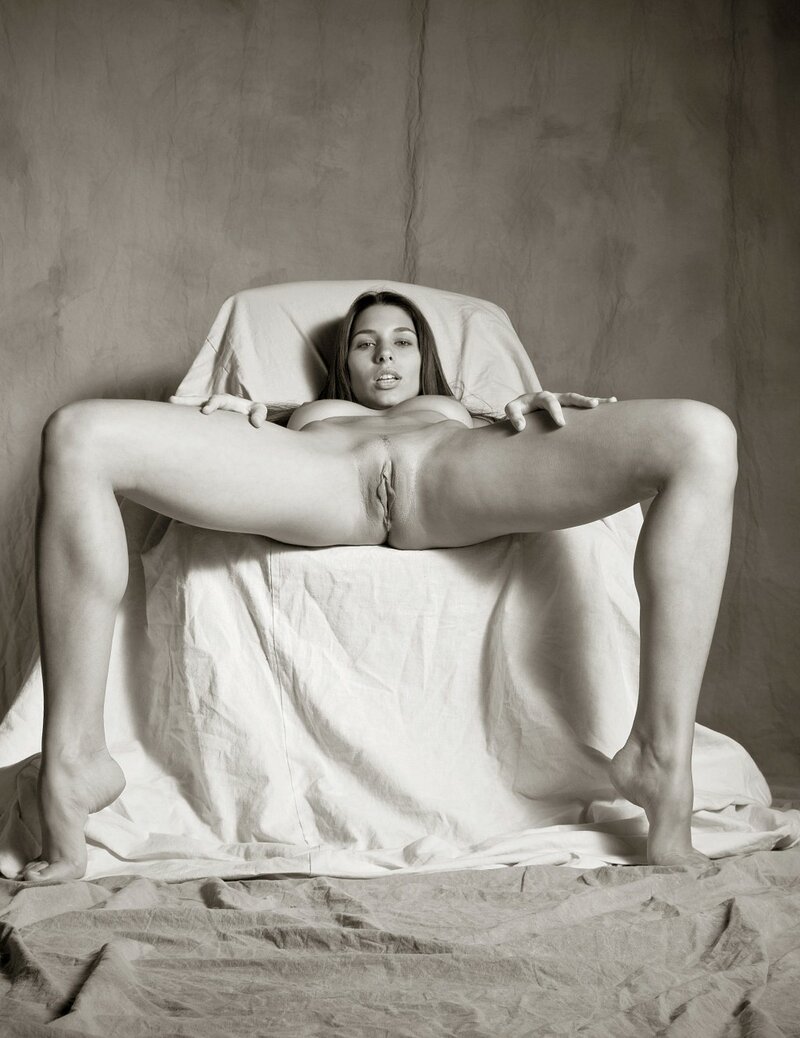 Чарлина, 23 года, 0 размер груди